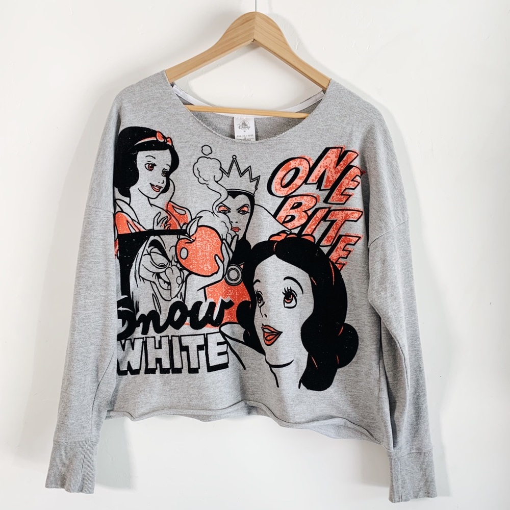 Snow White Villian cropped sweatshirt graphic tee